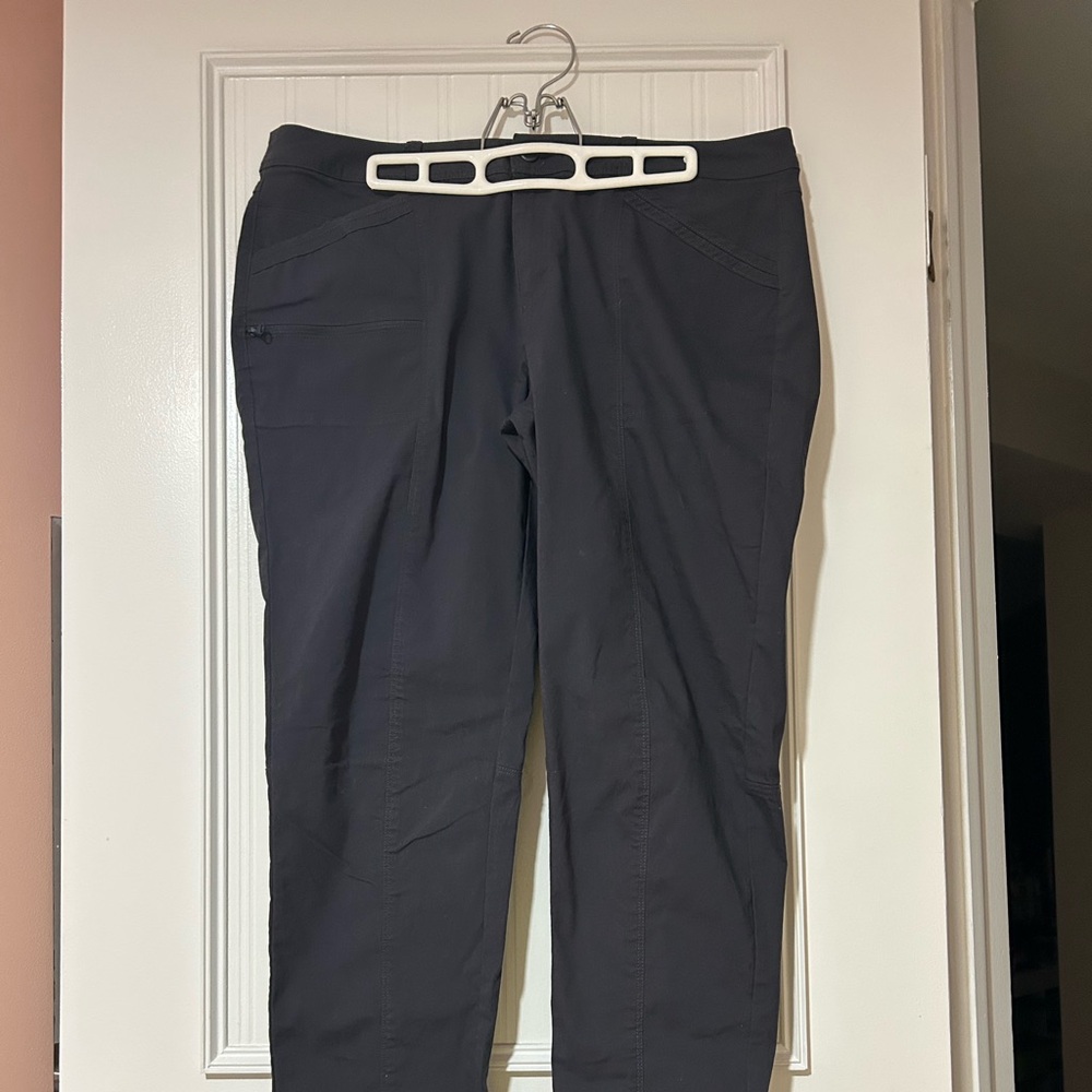 Women’s Mountain Hardware AP Skinny pant.